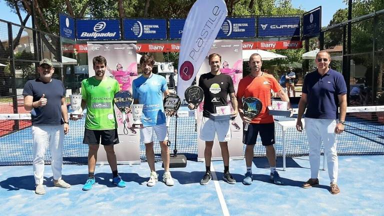 La Padel-mania è sbarcata a Riccione ed è stato un successo La Padel-mania è sbarcata a Riccione ed è stato un successo