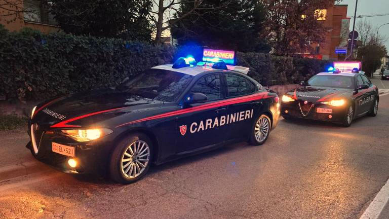 Ravenna. Aggredisce il titolare del supermercato, i clienti spaventati chiamano i carabinieri Ravenna. Aggredisce il titolare del supermercato, i clienti spaventati chiamano i carabinieri