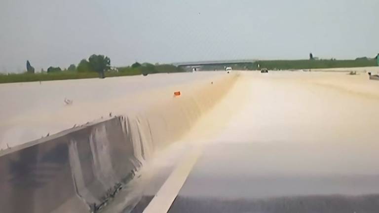 Alluvione in Romagna, chiusa l'autostrada nel Faentino e lungo la diramazione per Ravenna Alluvione in Romagna, chiusa l'autostrada nel Faentino e lungo la diramazione per Ravenna