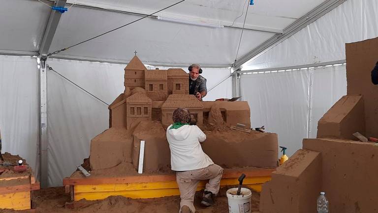 Rimini, il presepe sulla sabbia inizia a prendere forma - Gallery Rimini, il presepe sulla sabbia inizia a prendere forma - Gallery