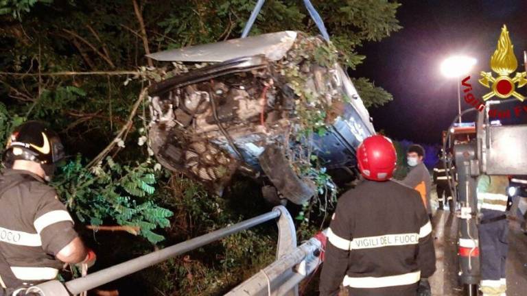 Fontanelice, padre e figlia precipitano in una scarpata Fontanelice, padre e figlia precipitano in una scarpata