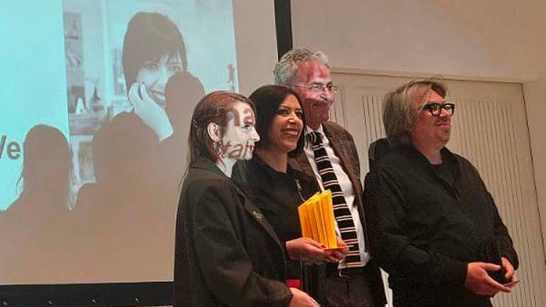 Forlì, “I giorni di vetro” di Nicoletta Verna vince l’European Union Prize for Literature 2025 a Praga Forlì, “I giorni di vetro” di Nicoletta Verna vince l’European Union Prize for Literature 2025 a Praga