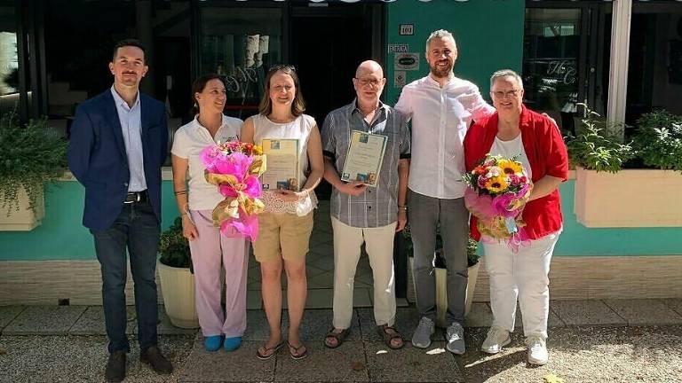 Cesenatico, il sindaco premia turisti tedeschi super-fedeli Cesenatico, il sindaco premia turisti tedeschi super-fedeli