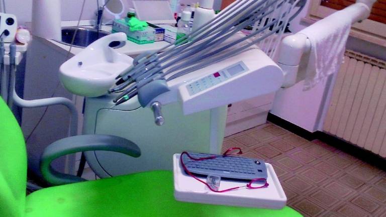 Nei guai dentista abusivo Nei guai dentista abusivo