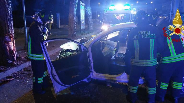 Schianto in auto a Forlì, ferito anche un bimbo Schianto in auto a Forlì, ferito anche un bimbo