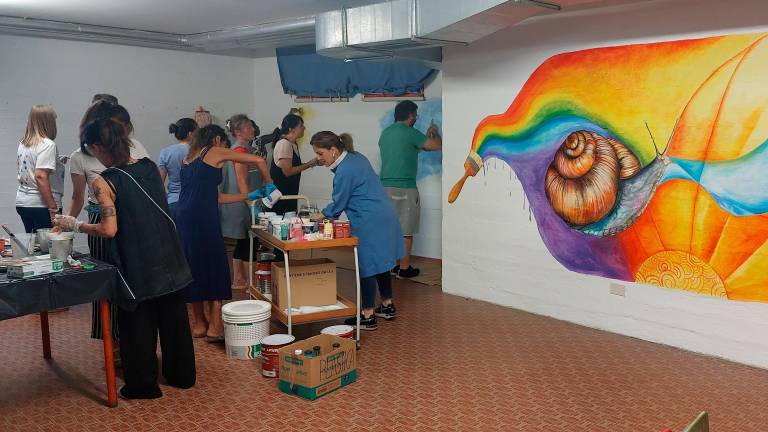 Cesena, genitori e insegnanti decorano la scuola dell’infanzia Cesena, genitori e insegnanti decorano la scuola dell’infanzia