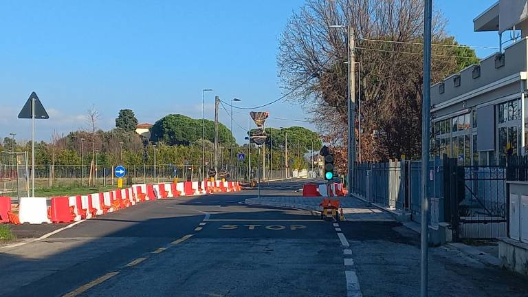 Il tratto di strada in cui si procede a senso alternato Il tratto di strada in cui si procede a senso alternato