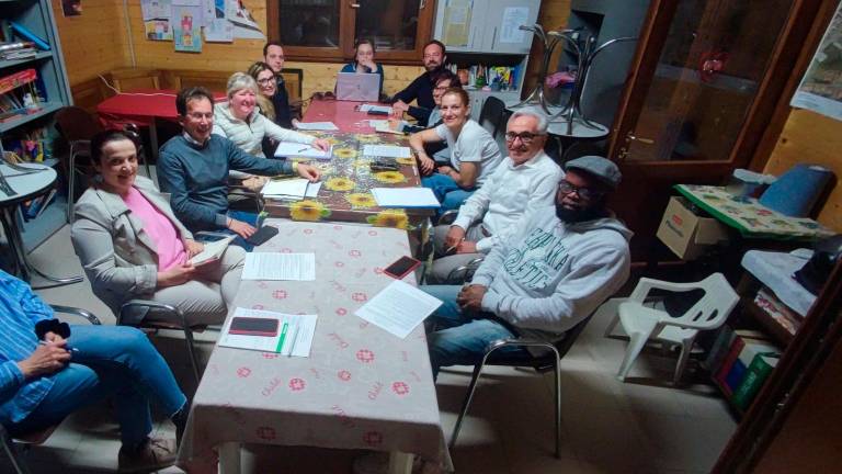 Il comitato del quartiere San Benedetto durante la prima riunione Il comitato del quartiere San Benedetto durante la prima riunione