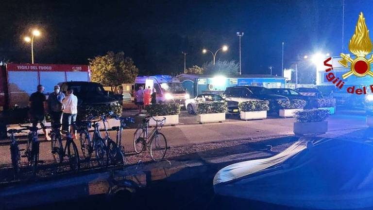 Cesenatico: imbarcazione a fuoco, un ferito Cesenatico: imbarcazione a fuoco, un ferito