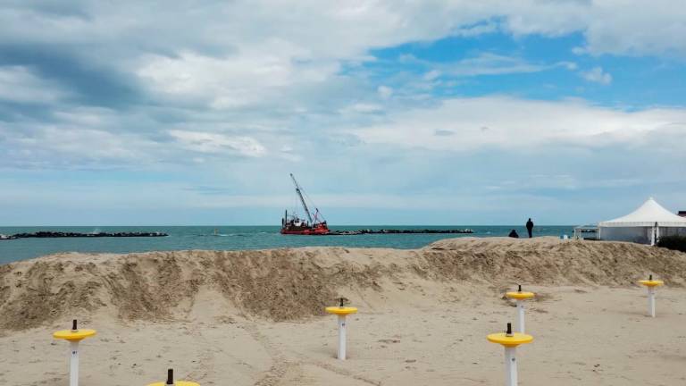 San Mauro Mare, un doppio lavoro per ripristinare la spiaggia “mangiata” San Mauro Mare, un doppio lavoro per ripristinare la spiaggia “mangiata”