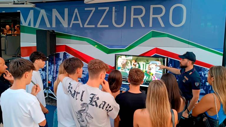 A Riccione il “Pullman azzurro” della Polizia FOTOGALLERY A Riccione il “Pullman azzurro” della Polizia FOTOGALLERY