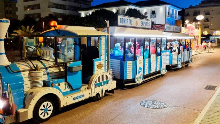 Rimini, trenini, navette e traghetto: via alla mobilità sostenibile (anche gratis) per i turisti e non solo Rimini, trenini, navette e traghetto: via alla mobilità sostenibile (anche gratis) per i turisti e non solo