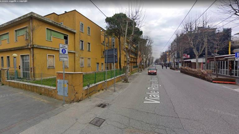 L’ex colonia Enel e in basso gli assessori Magrini e Frisoni. Sopra Ripa e Indino L’ex colonia Enel e in basso gli assessori Magrini e Frisoni. Sopra Ripa e Indino