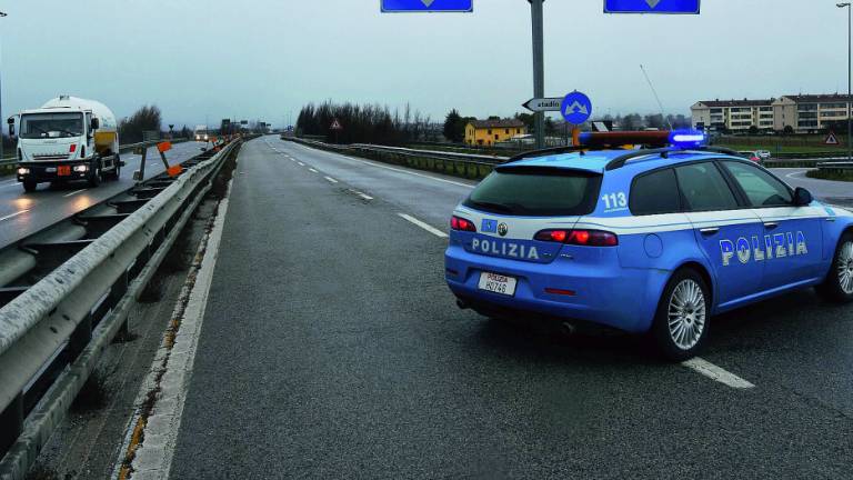 Vuole buttarsi dal viadotto della E45: salvato da motociclista Vuole buttarsi dal viadotto della E45: salvato da motociclista