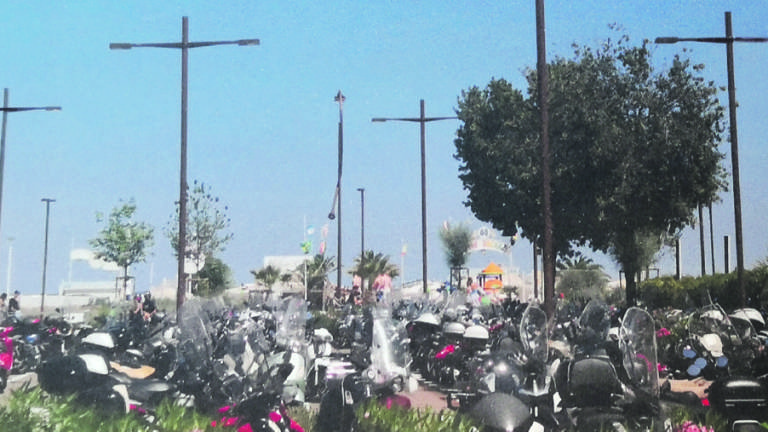 Rimini, scooter ovunque in via notti di Cabiria Rimini, scooter ovunque in via notti di Cabiria