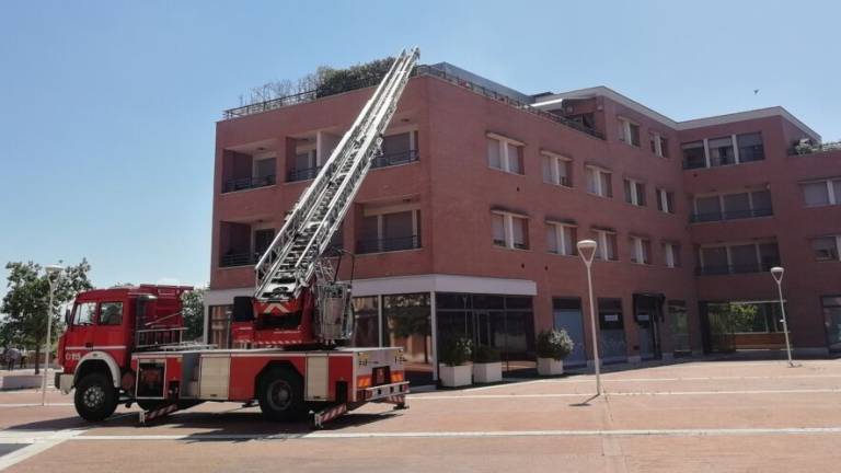 Incendio in un attico di piazza Sciascia a Cesena Incendio in un attico di piazza Sciascia a Cesena