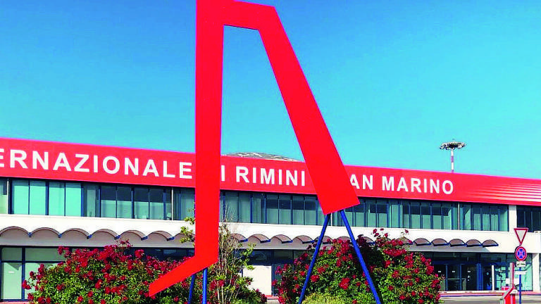Rimini, l'aeroporto chiude per lavori: si torna a volare il 27 marzo Rimini, l'aeroporto chiude per lavori: si torna a volare il 27 marzo