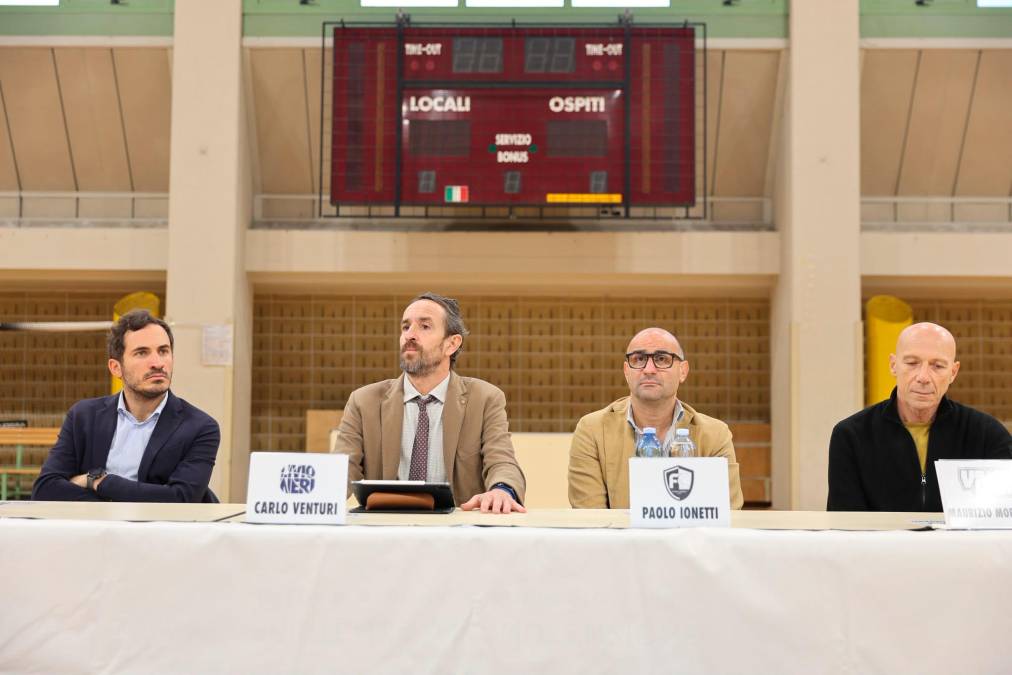 Da sinistra il sindaco Enzo Lattuca, presidente della Livio Neri Carlo Venturi, il dg della Futsal Paolo Ionetti e il presidente del Volley Club Maurizio Morganti (Foto e video Gianmaria Zanotti)