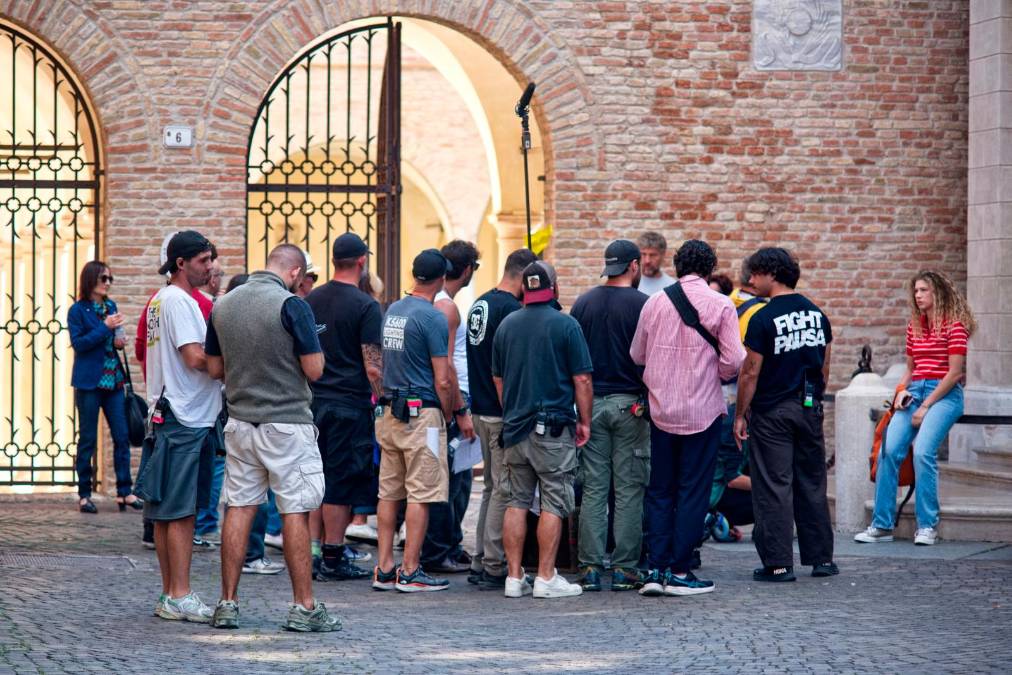 Ravenna, “La ricetta della felicità”: la tomba di Dante diventa il set per la serie Rai - Gallery