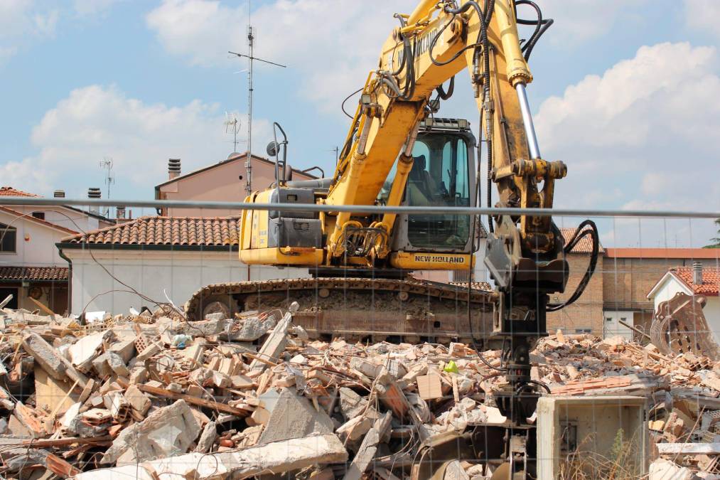 Traversara, partite le demolizioni delle case della zona rossa - Gallery