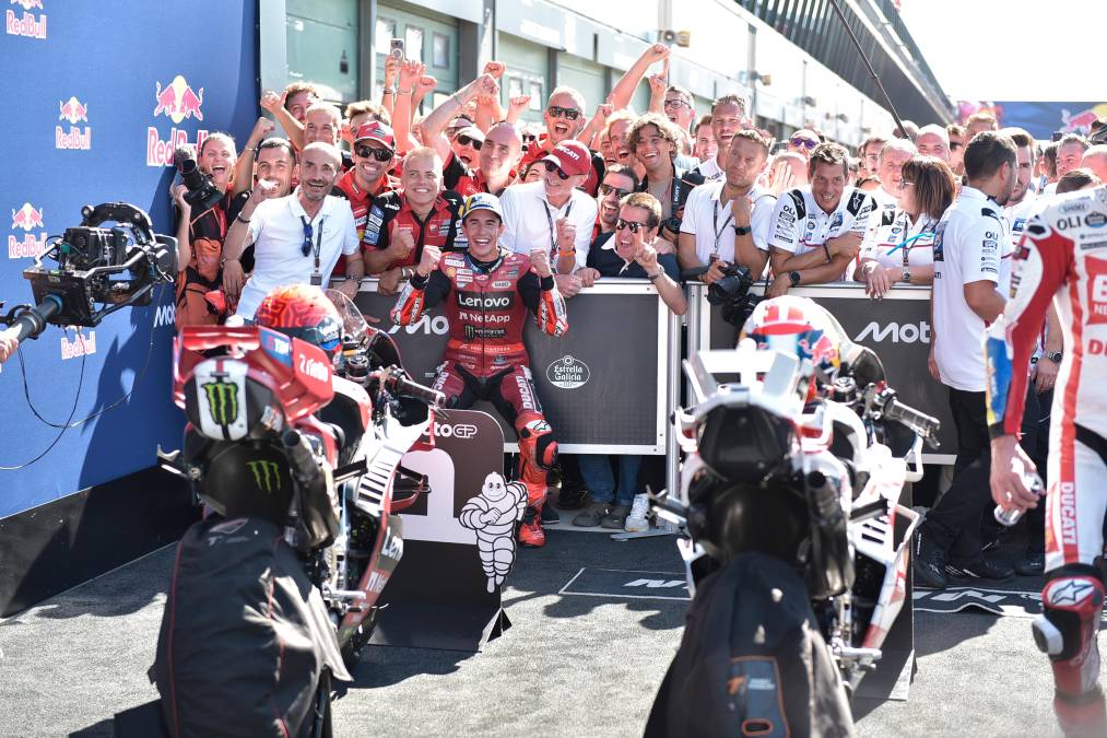 MotoGp, Bezzecchi cade e lascia strada al dominio di Marquez a Misano