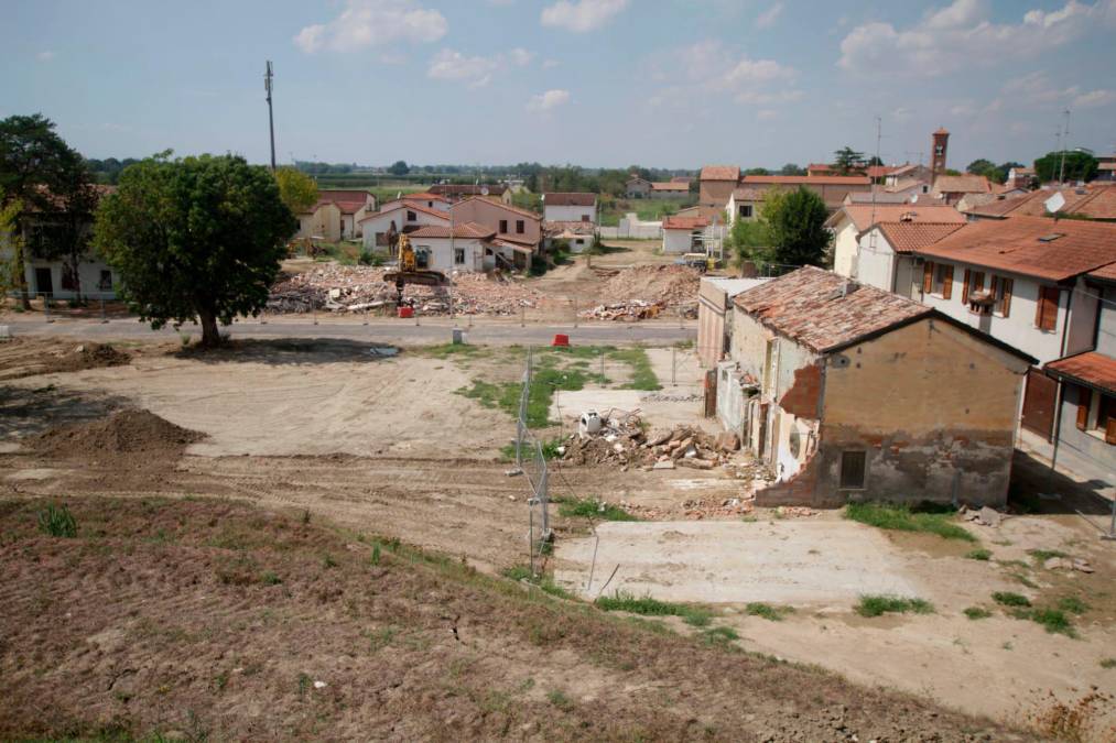Traversara, partite le demolizioni delle case della zona rossa - Gallery