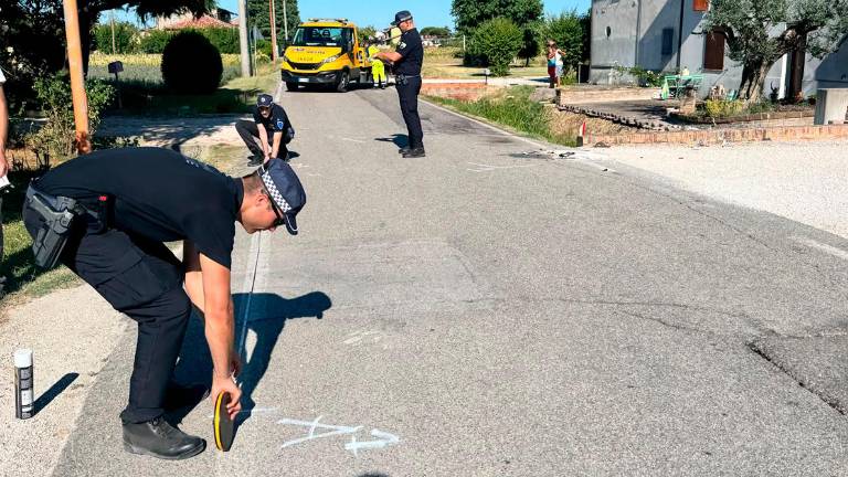 I rilievi della Polizia locale dopo l’incidente