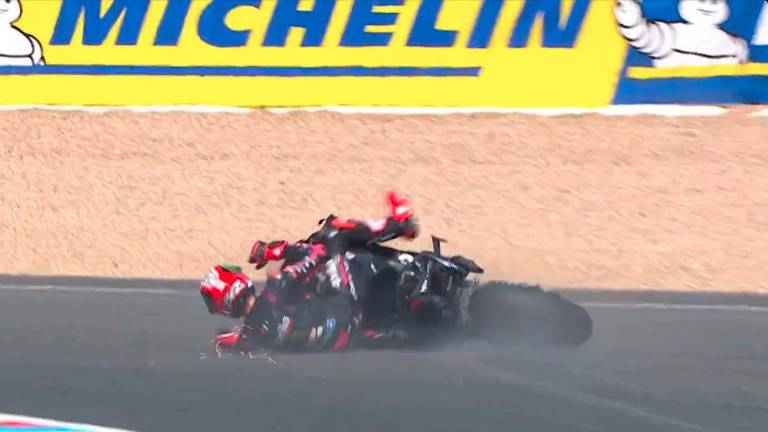 MotoGp, “Ha spinto e colpito i commissari di circuito”: Bezzecchi squalificato non sarà al via nel Gp della Repubblica Ceca