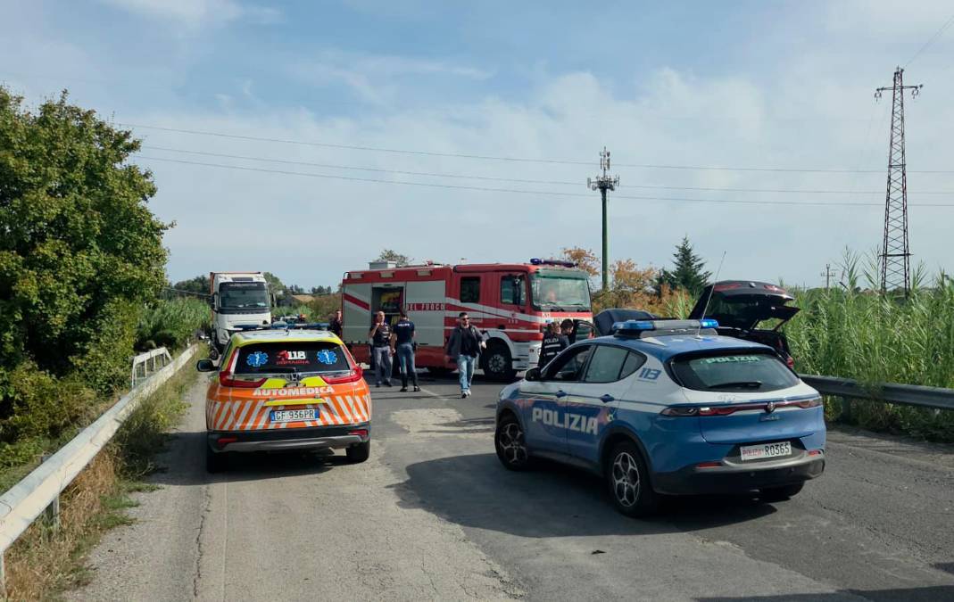 Rimini, fuggono all’alt della Polizia, speronano tre auto e feriscono più persone: due uomini arrestati - VIDEO GALLERY