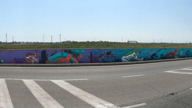 Murale all'ingresso di Cesenatico per raccontare la Nove Colli