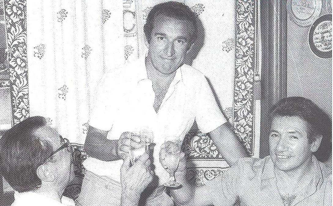 Osvaldo Bagnoli in piedi con Edmeo Lugaresi alla sua sinistra
