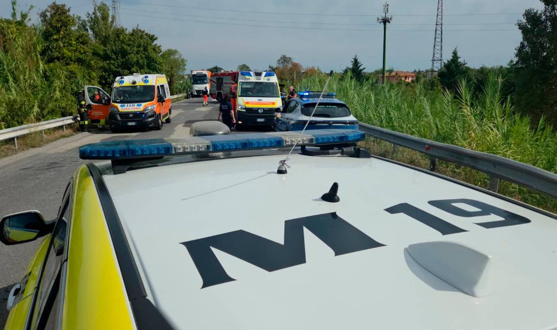 Rimini, fuggono all’alt della Polizia, speronano tre auto e feriscono più persone: due uomini arrestati - VIDEO GALLERY