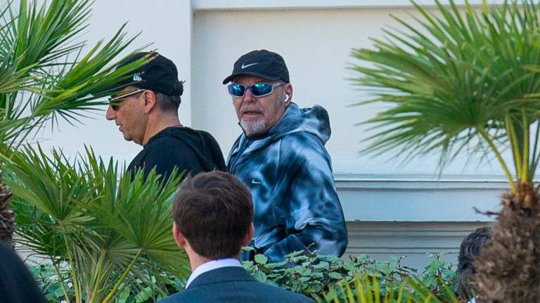 Vasco Rossi esce dal Grand Hotel (foto Morosetti)