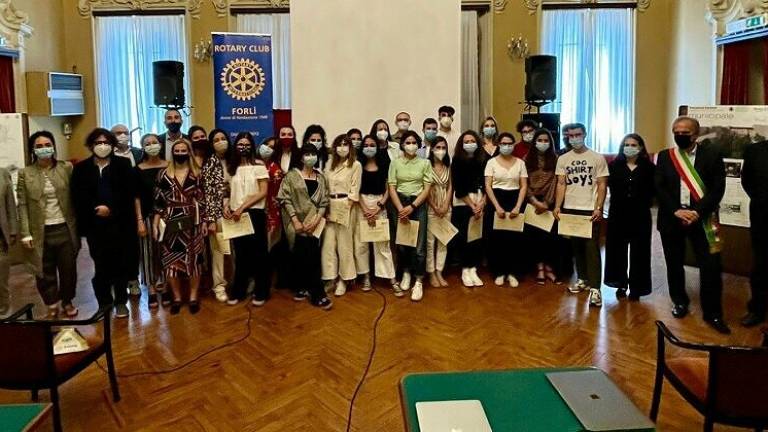 Forlì, il Rotary dona una panca vibrante a Insieme per Crescere