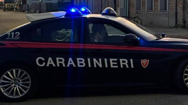 Ravenna, minaccia la ex davanti al nuovo compagno, poi prende a testate i Carabinieri: 41enne arrestato