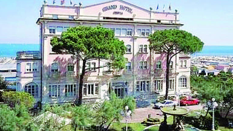 Il Grand hotel di Cervia avrà ancora la storica terrazza