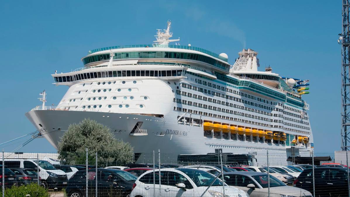 Una nave da crociera ormeggiata nel porto di Ravenna (Fiorentini)