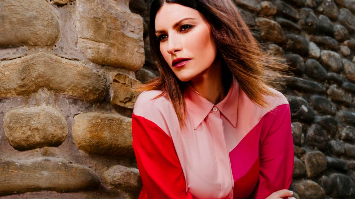 Laura Pausini annuncia: Il raduno per gli scritti al Fan Club il 2 dicembre a Rimini
