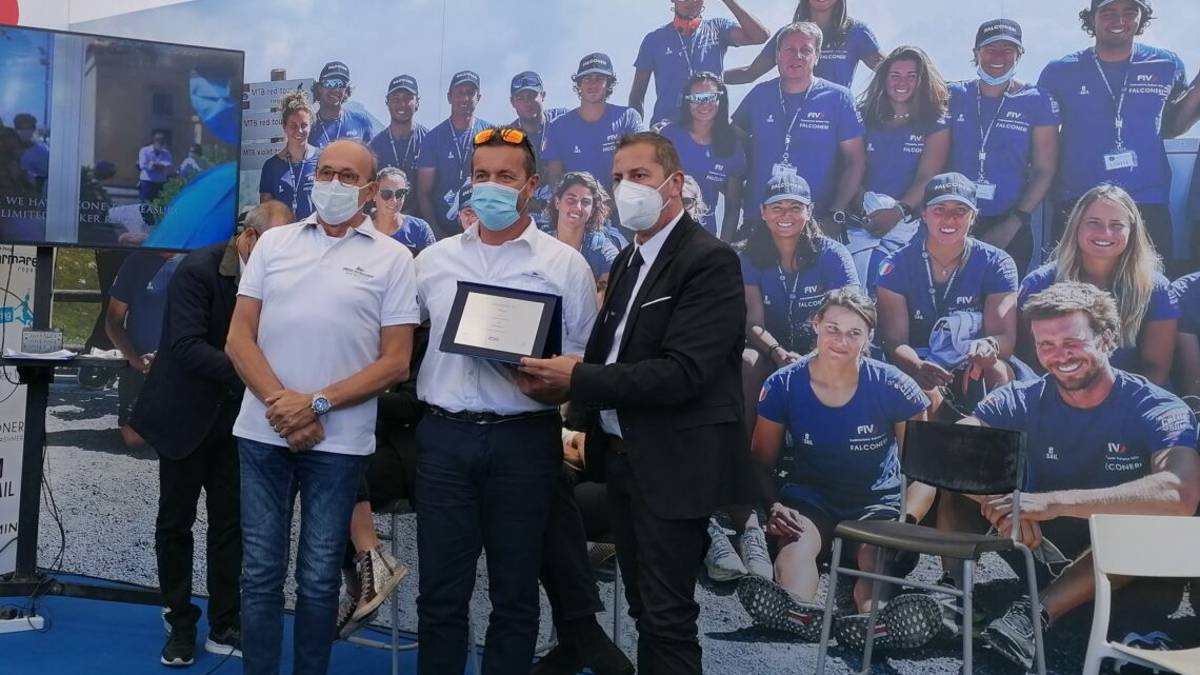Gli Amici della Vela di Cervia premiati al Salone di Genova