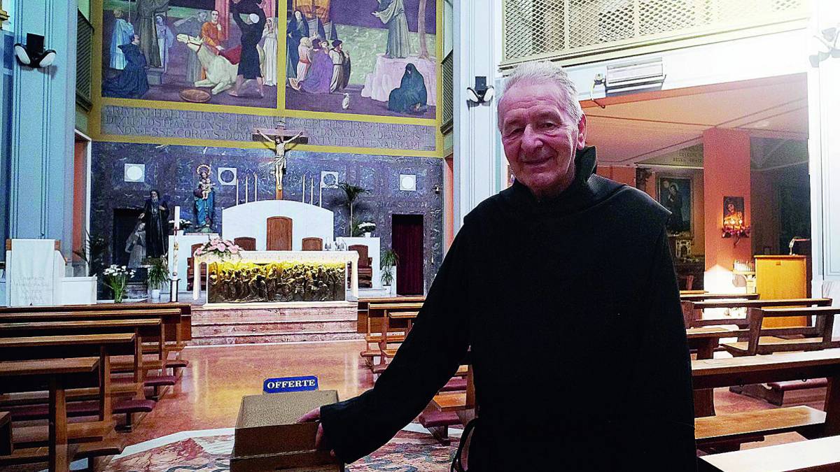 Insulti e molestie in chiesa, parroco di Rimini ostaggio dei mendicanti