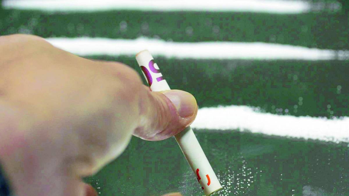 Rimini, fa spacciare cocaina alla figlia di 15 anni