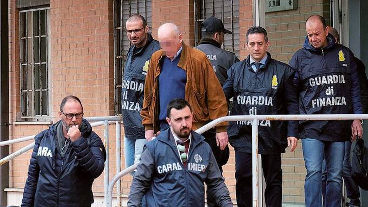 Rimini, uno degli indagati per le truffe alle assicurazioni investito dalla moglie