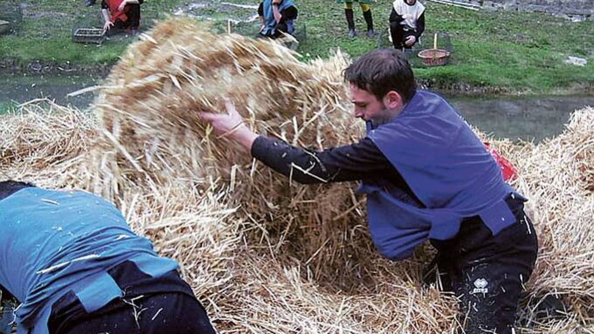 A Tredozio il Palio delle uova, sfida a colpi di tuorli e albumi