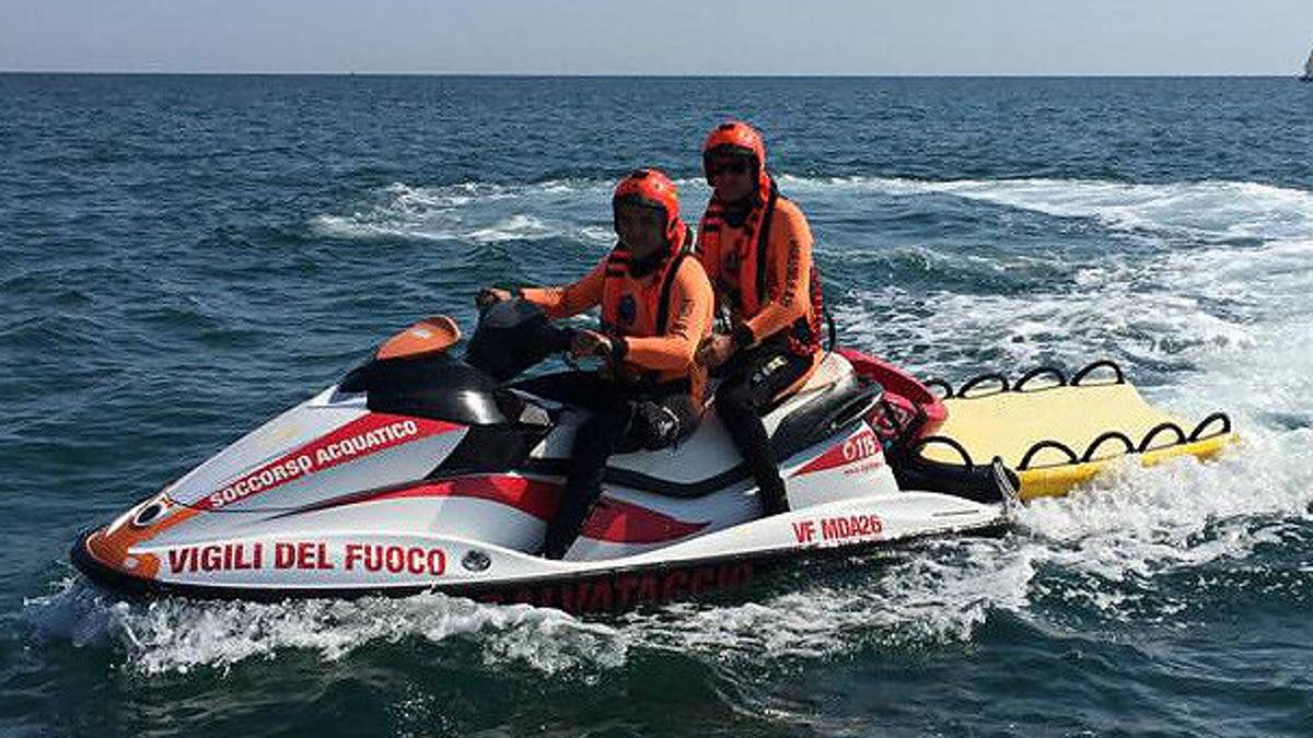 Cesenatico, tre soccorsi in mare per il vento forte