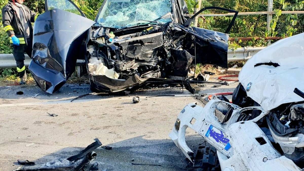 Frontale a San Giovanni: estratto dalle lamiere e portato a Cesena