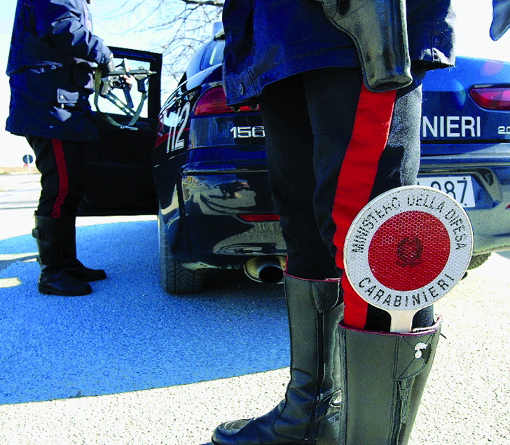 Misano. Armato di pistola, rapina la cassiera di un bar