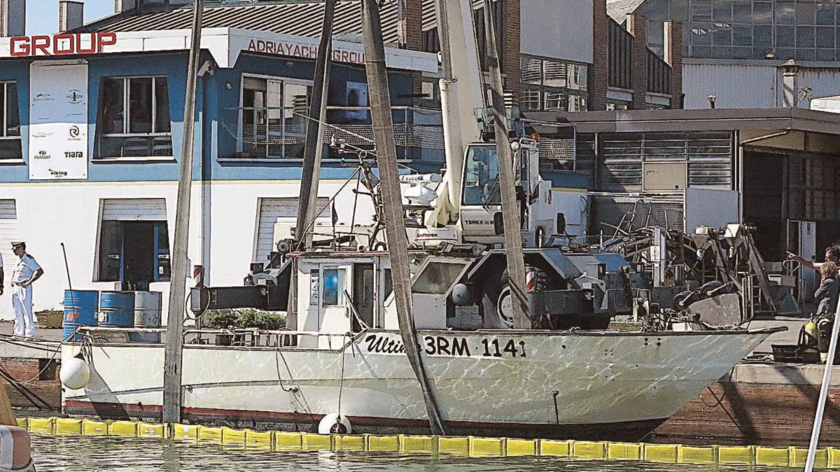 Raffiche e mareggiata piegano la Riviera