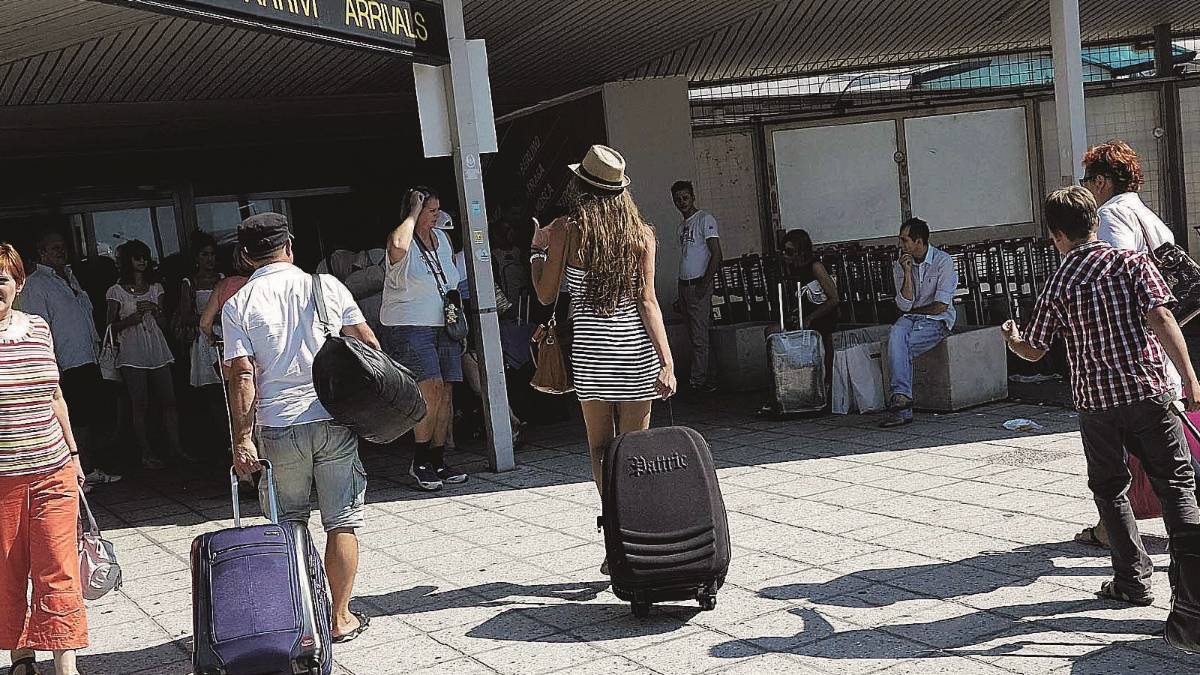 Enac: via libera, l'aeroporto può volare