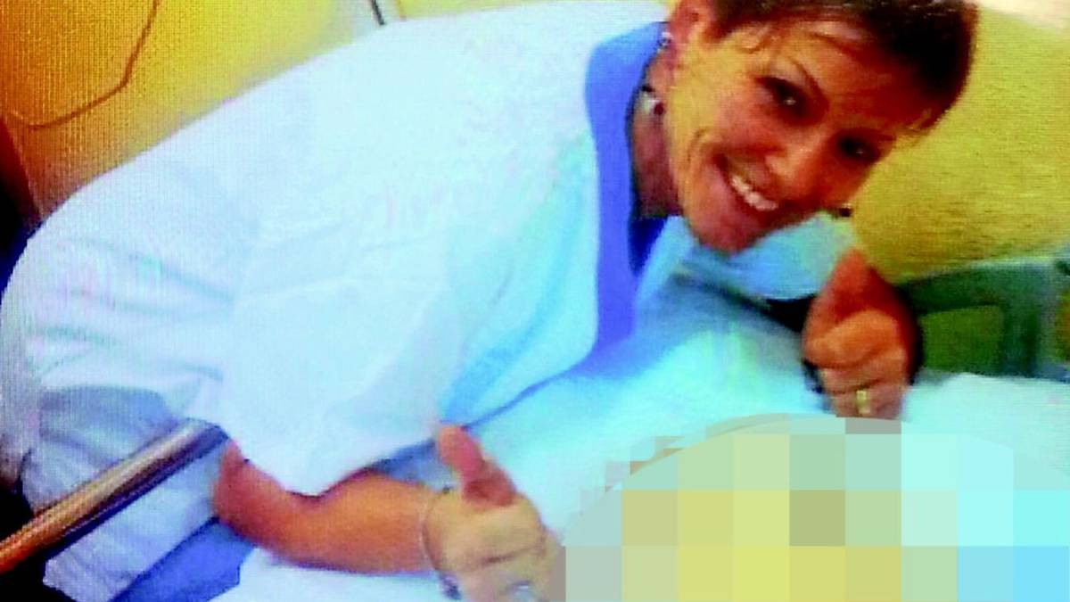 Scattò le foto all'infermiera, chiede il reintegro