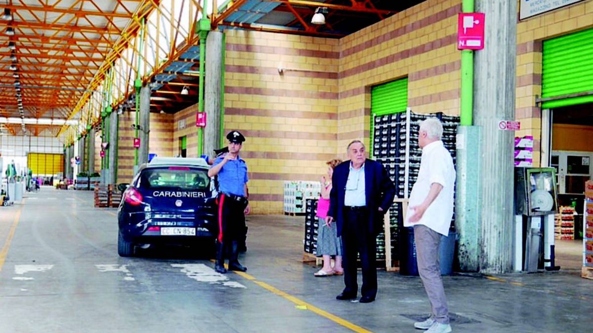 Banditi in moto al Mercato ortofrutticolo